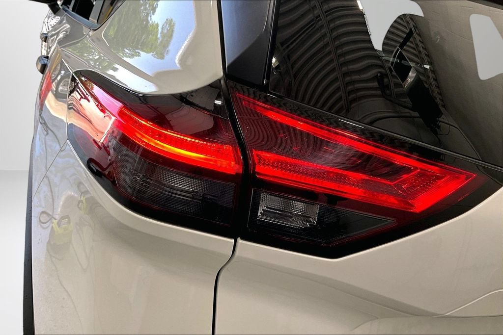 Used 2023 Nissan Rogue S FWD image 23
