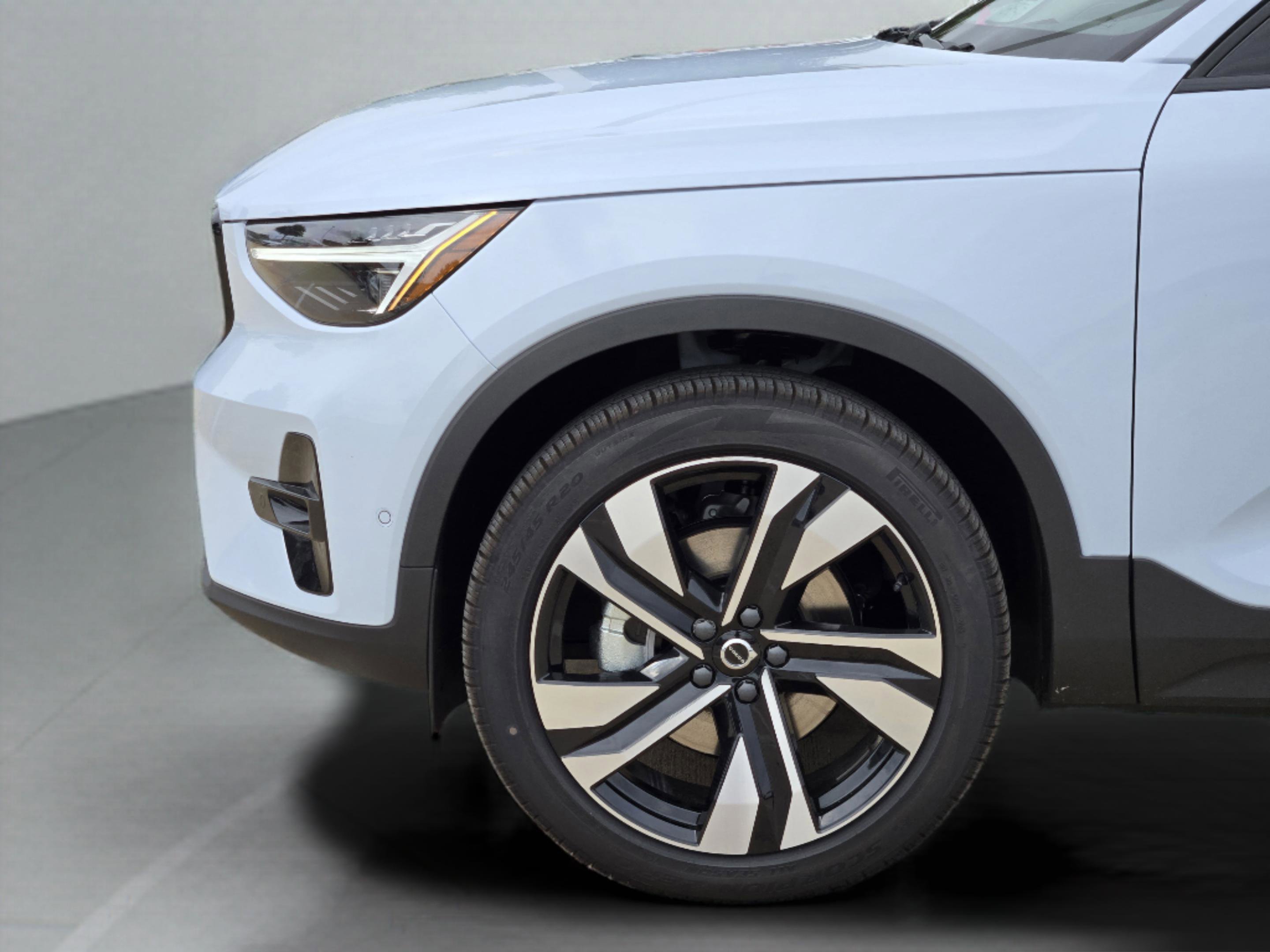 New 2026 Volvo XC40 B5 Ultra w/ Protection Package Premier AWD/4WD image 29