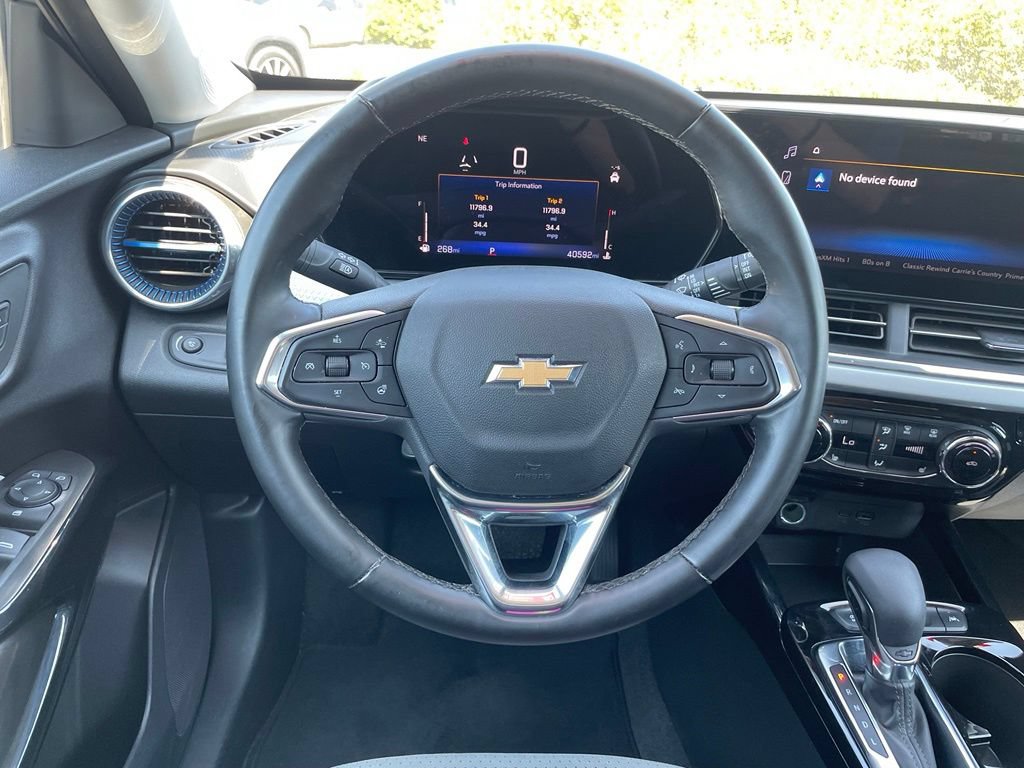 Used 2025 Chevrolet Trax LT w/ Driver Confidence Package FWD image 14