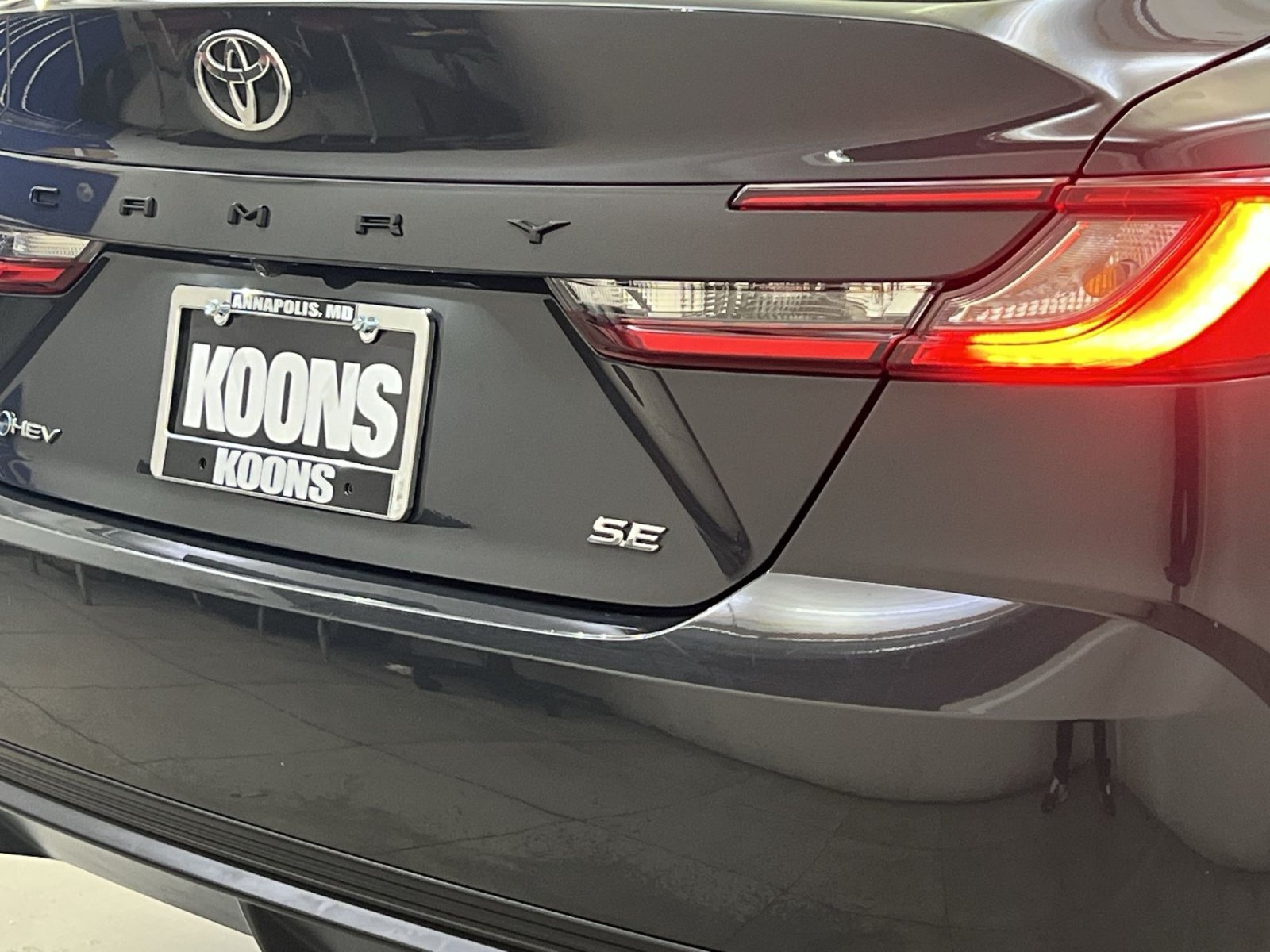 Used 2025 Toyota Camry SE FWD image 28