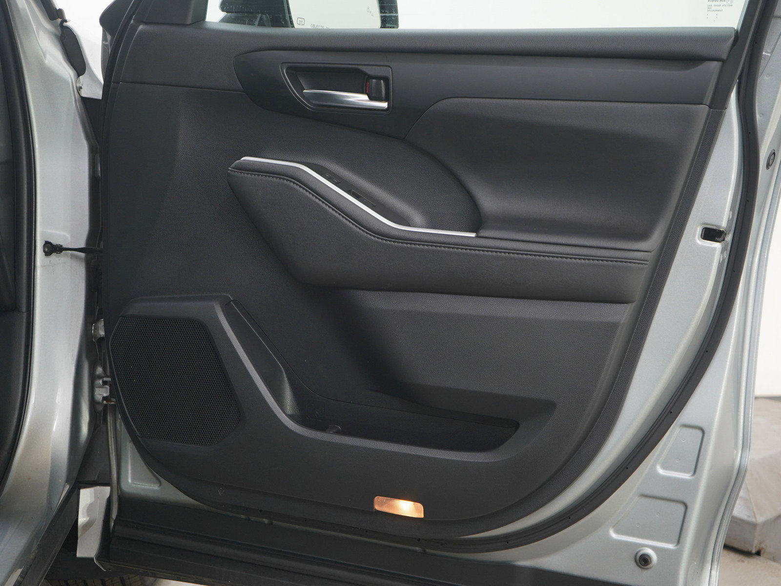 Used 2021 Toyota Highlander XLE image 12