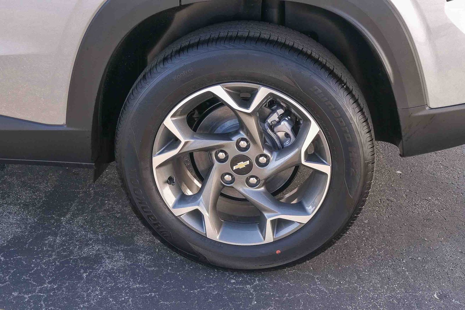 New 2026 Chevrolet Trax LT w/ LT Convenience Package FWD image 6