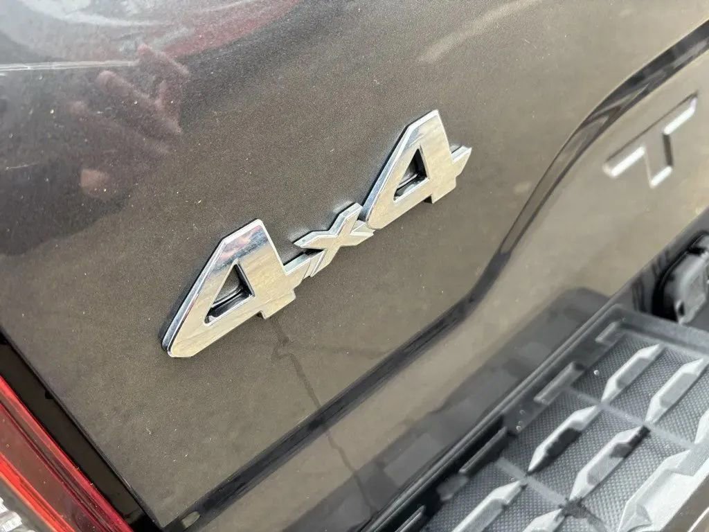 Used 2020 Toyota Tacoma SR image 10