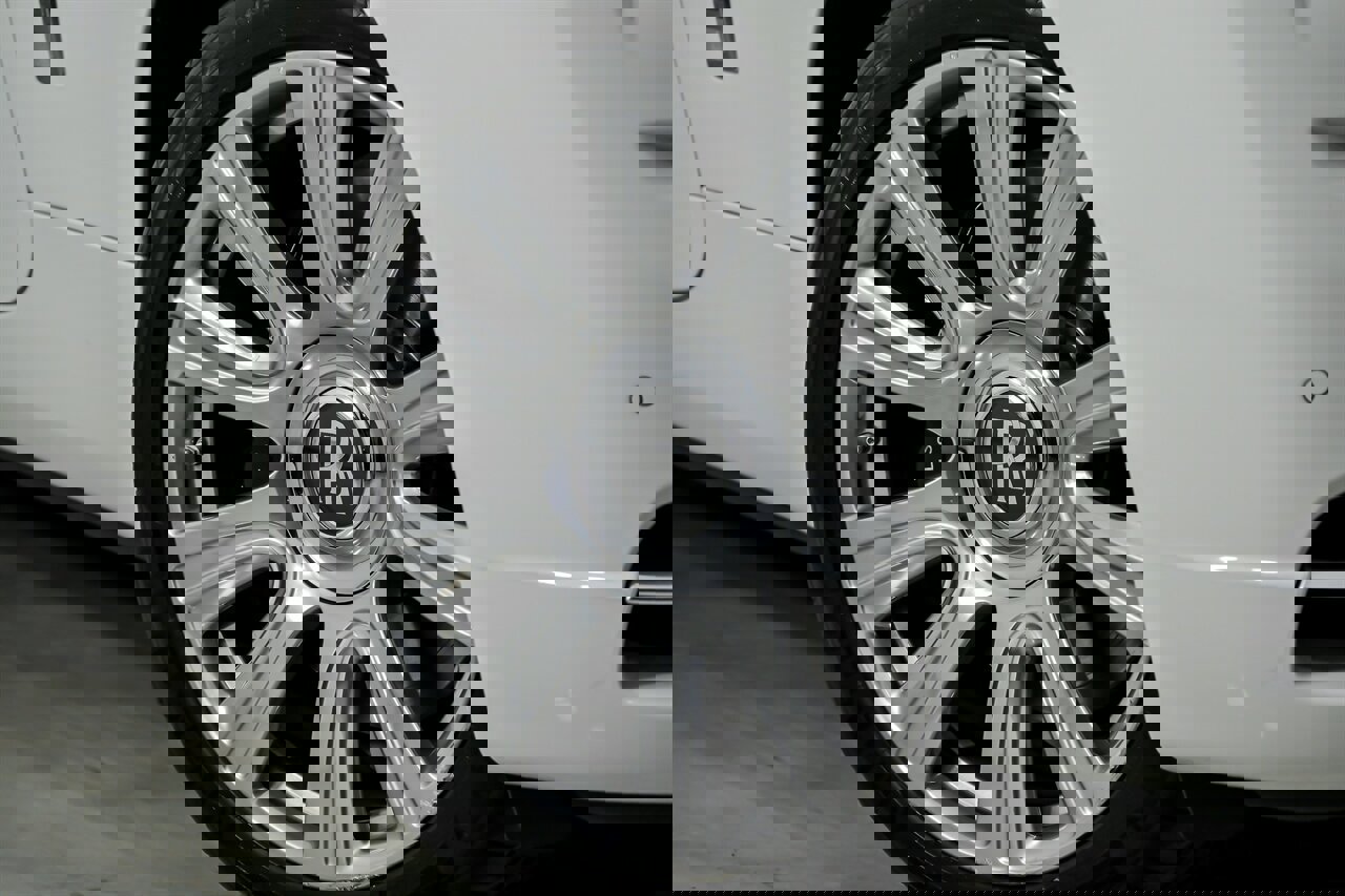 Used 2017 Rolls-Royce Dawn image 4