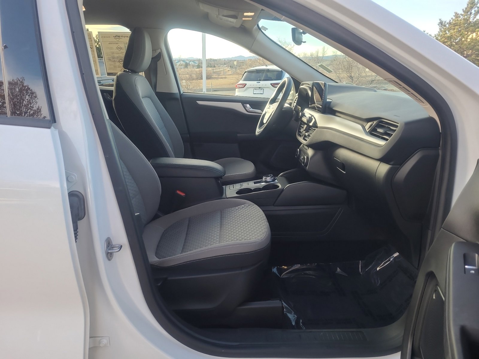 Used 2020 Ford Escape SE image 18
