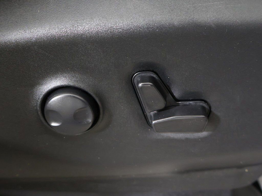 Used 2023 Chrysler Pacifica Limited image 39