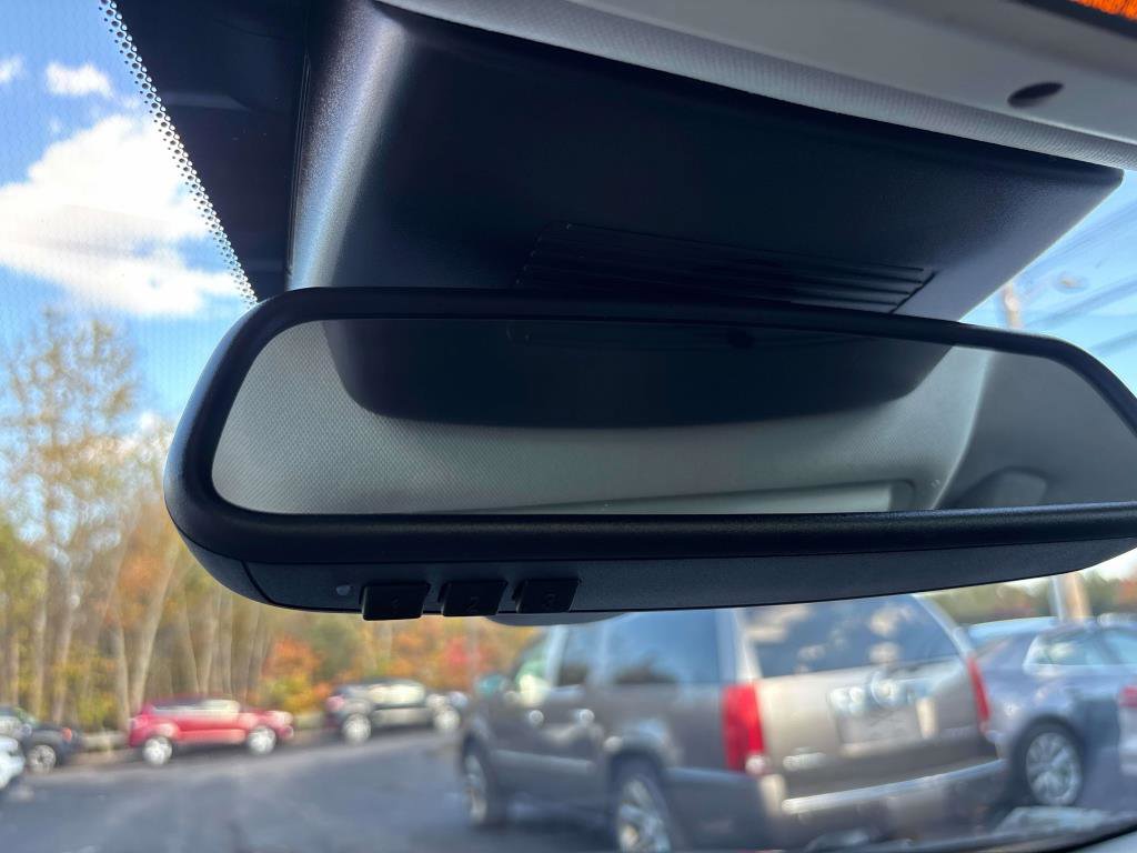 Used 2018 Land Rover Range Rover Evoque SE image 28