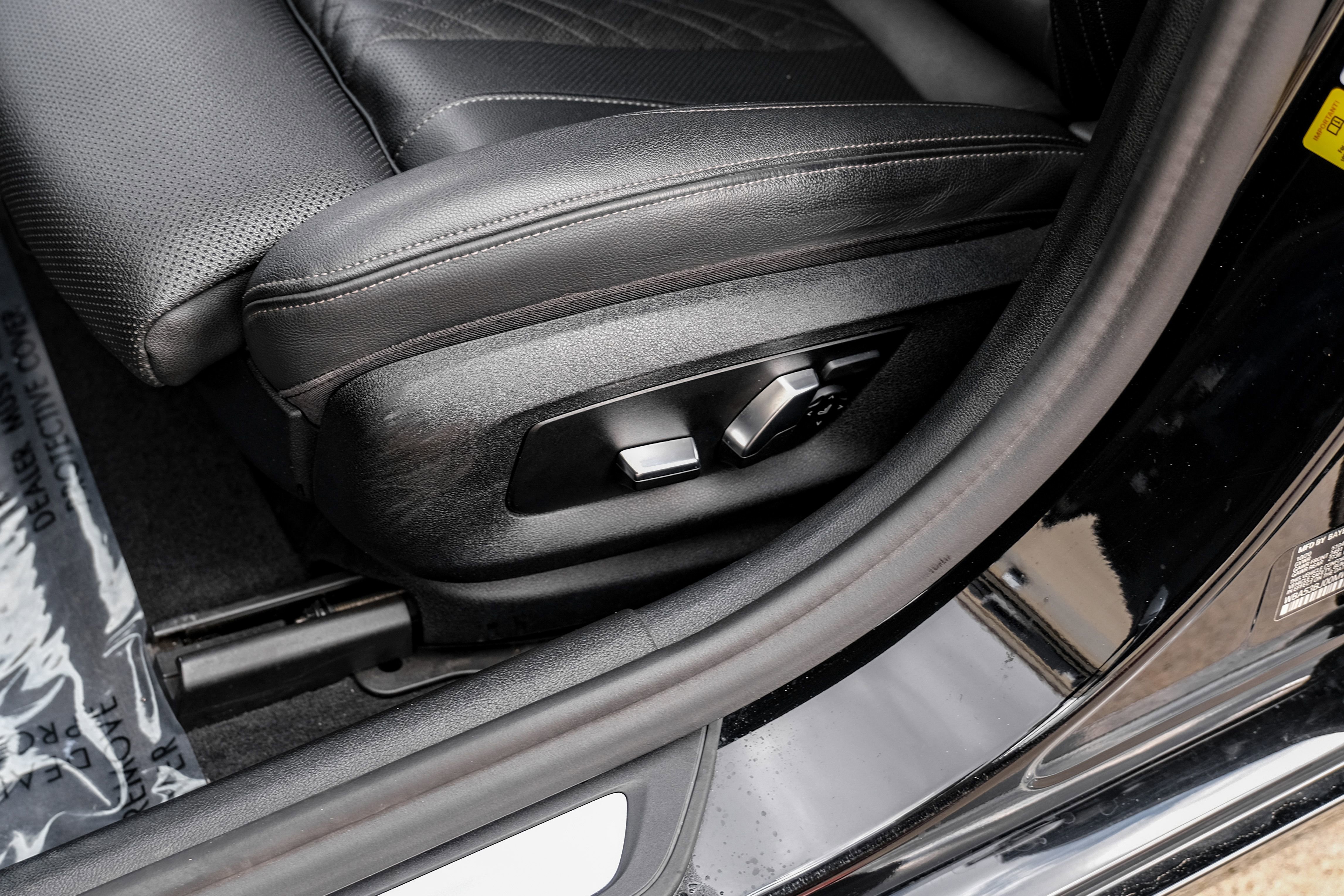 Used 2021 BMW 540i w/ Convenience Package image 32