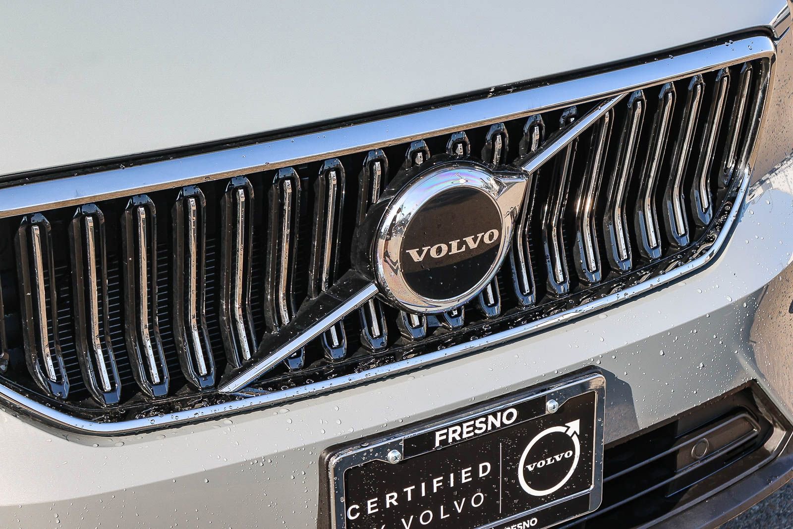 Used 2025 Volvo XC40 B5 Core image 17