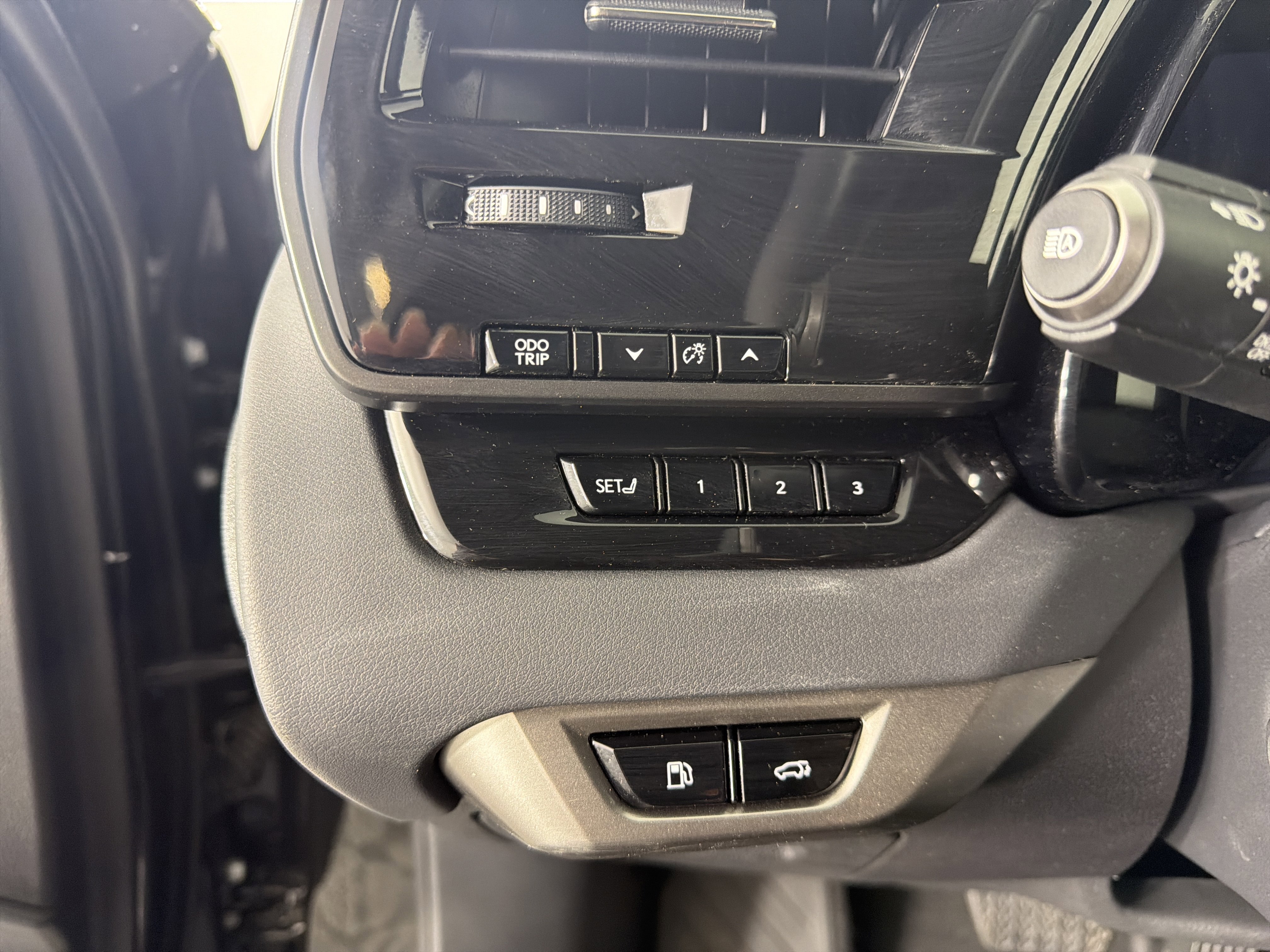 Used 2025 Lexus RX 350 w/ Convenience Package AWD/4WD image 8