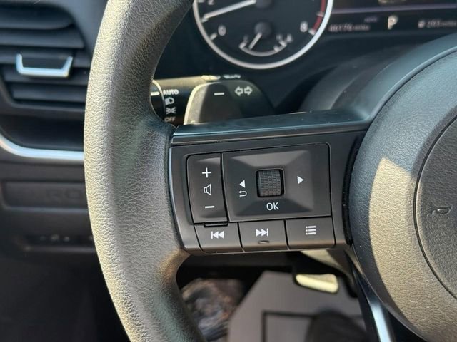 Used 2023 Nissan Rogue S image 18