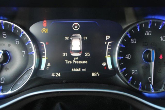 Used 2018 Chrysler Pacifica Touring-L Plus w/ Tire & Wheel Group image 28