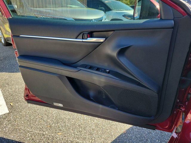 Used 2021 Toyota Camry XLE w/ Navigation Upgrade Package image 37