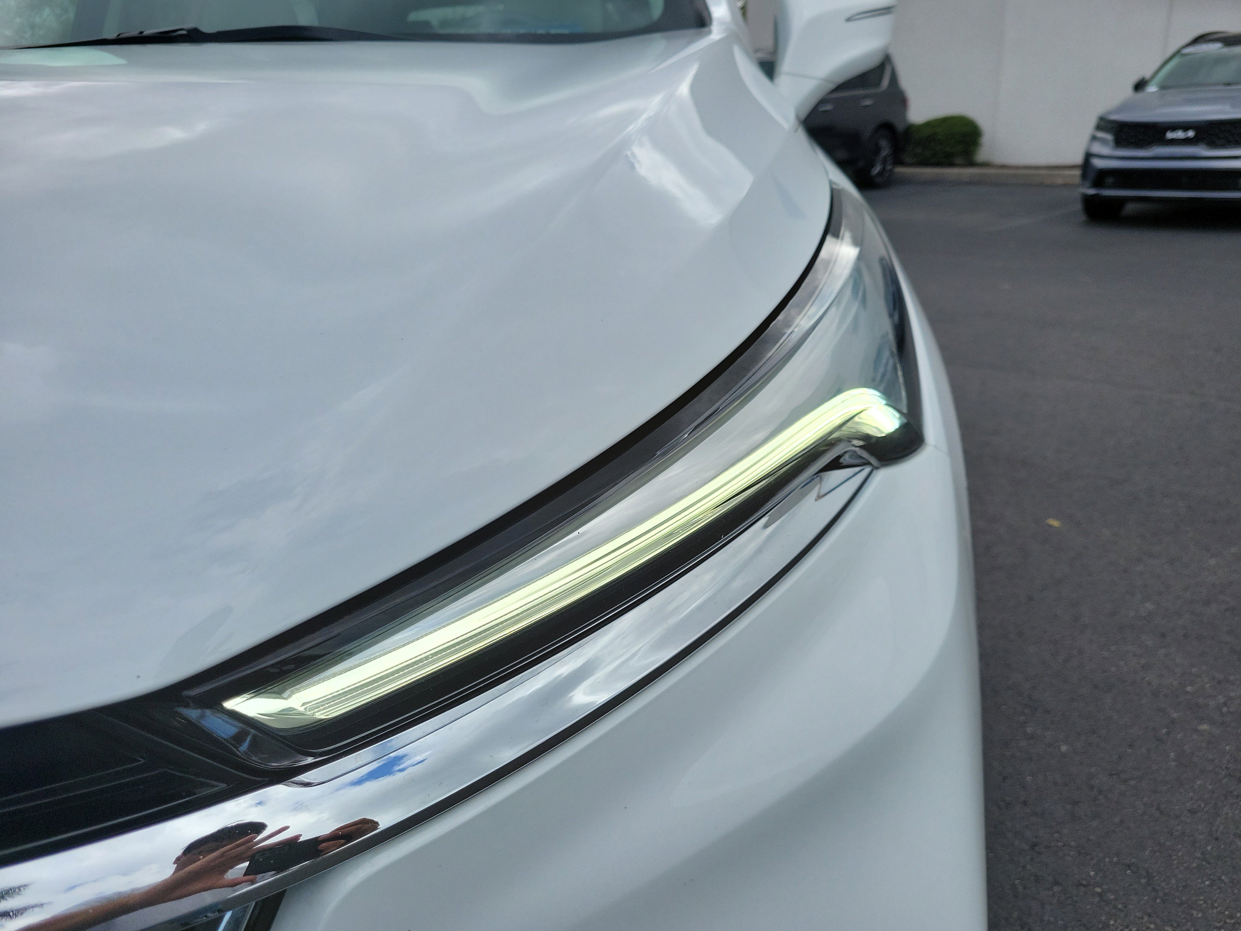 Used 2024 Buick Enclave Essence image 9