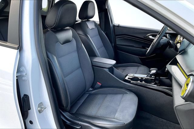 Used 2024 Chevrolet Trax LT FWD image 27
