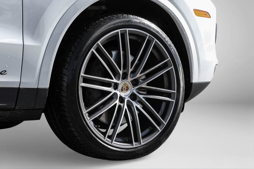 Used 2022 Porsche Cayenne AWD/4WD image 61
