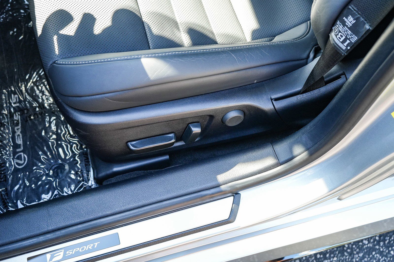 Used 2024 Lexus IS 500 RWD image 22