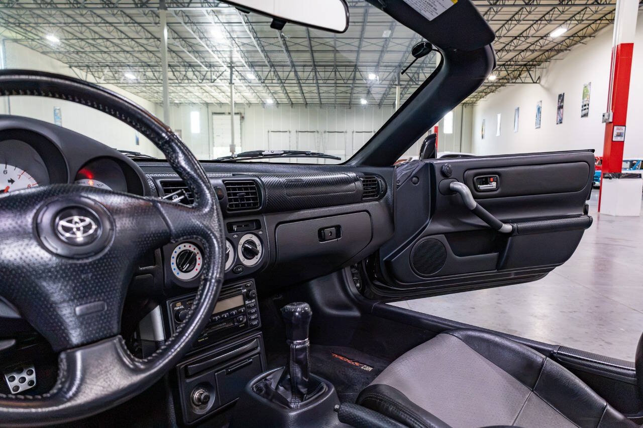 Used 2000 Toyota MR2 RWD image 13