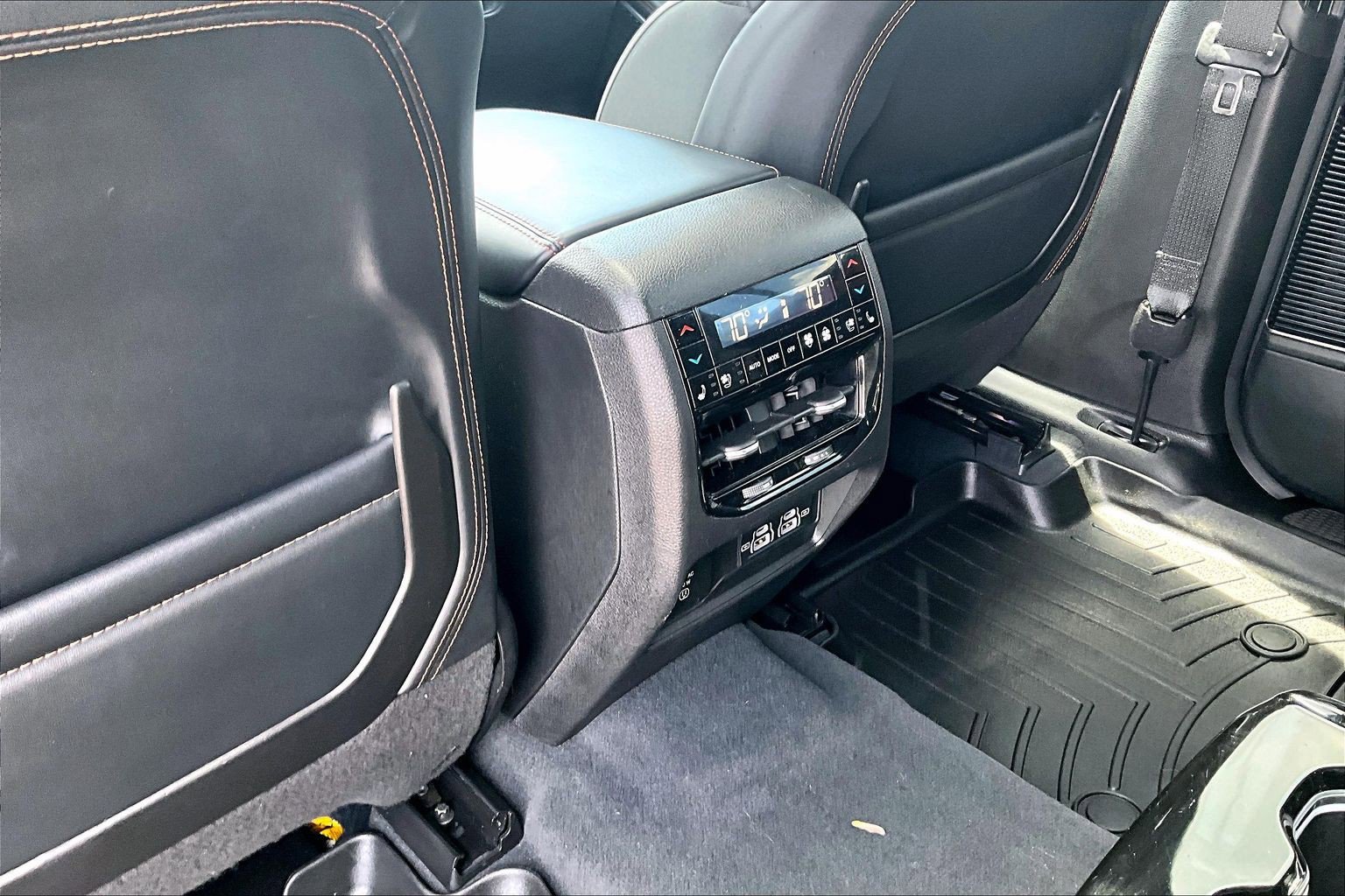 Used 2023 Jeep Grand Cherokee L Summit AWD/4WD image 10