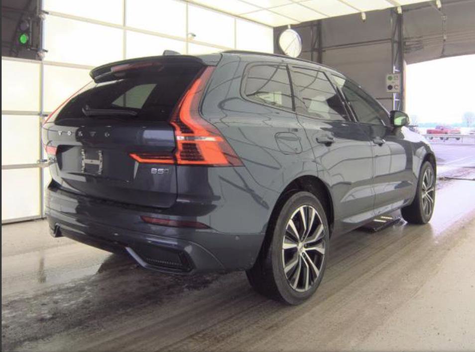Used 2025 Volvo XC60 B5 Plus image 15
