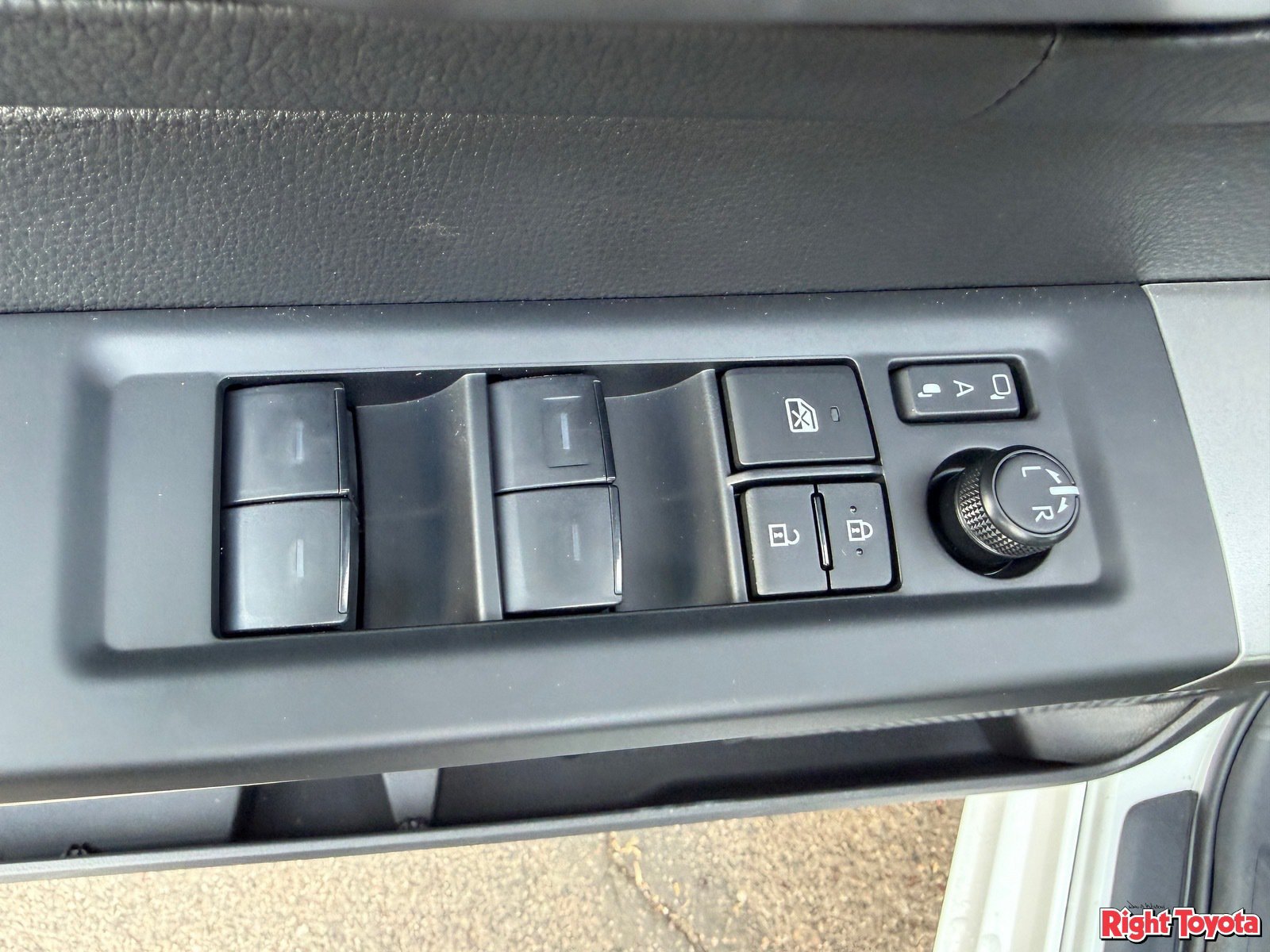 New 2026 Toyota Tundra Limited AWD/4WD image 17