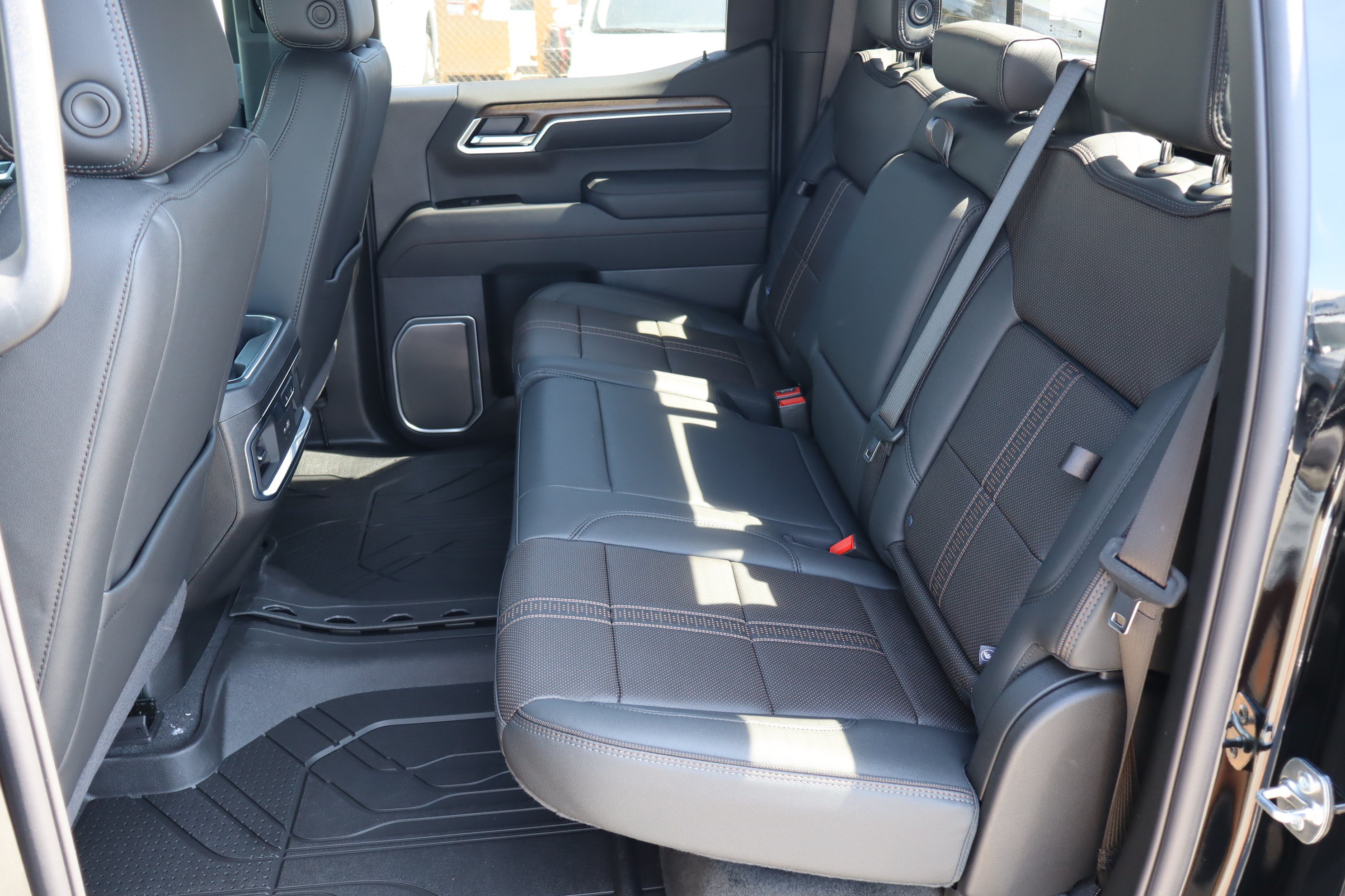 New 2026 Chevrolet Silverado 1500 High Country w/ High Country Premium Package AWD/4WD image 22