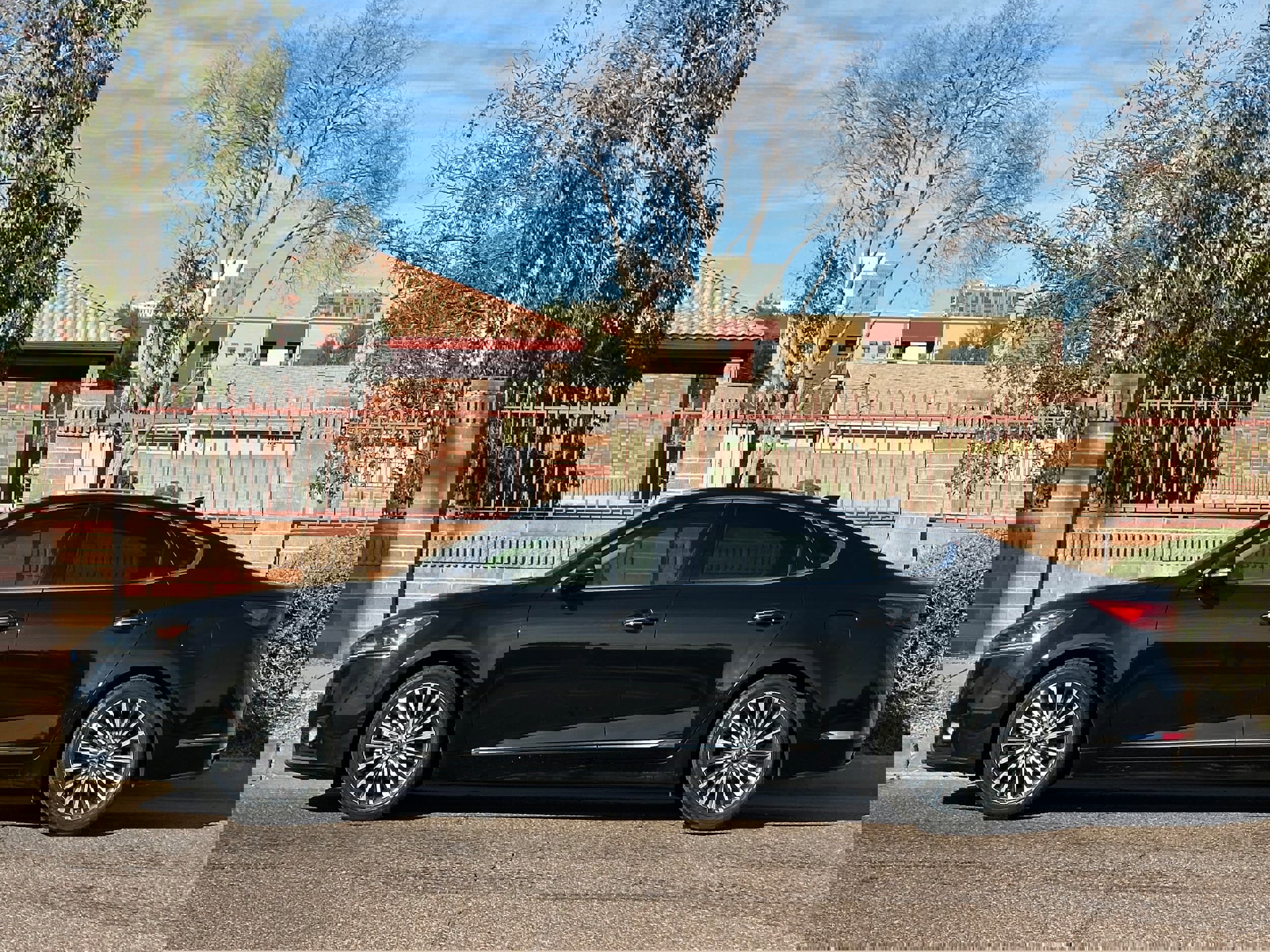 Used 2018 Kia Cadenza Premium w/ Luxury Package image 3