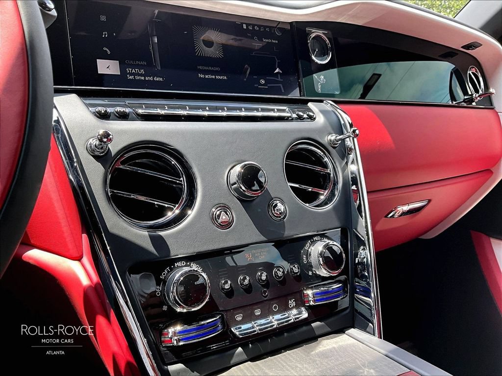 Certified 2026 Rolls-Royce Cullinan AWD/4WD image 7