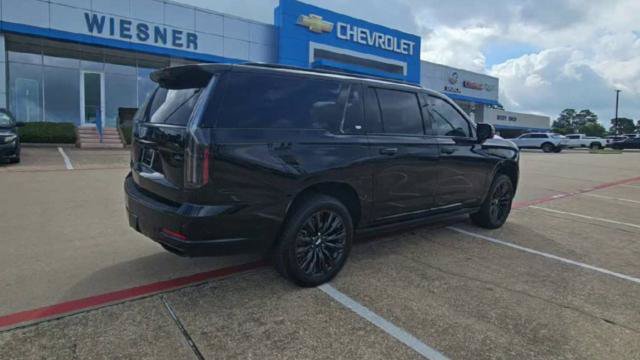 Used 2025 Cadillac Escalade ESV Sport w/ LPO, ONYX Package AWD/4WD image 7