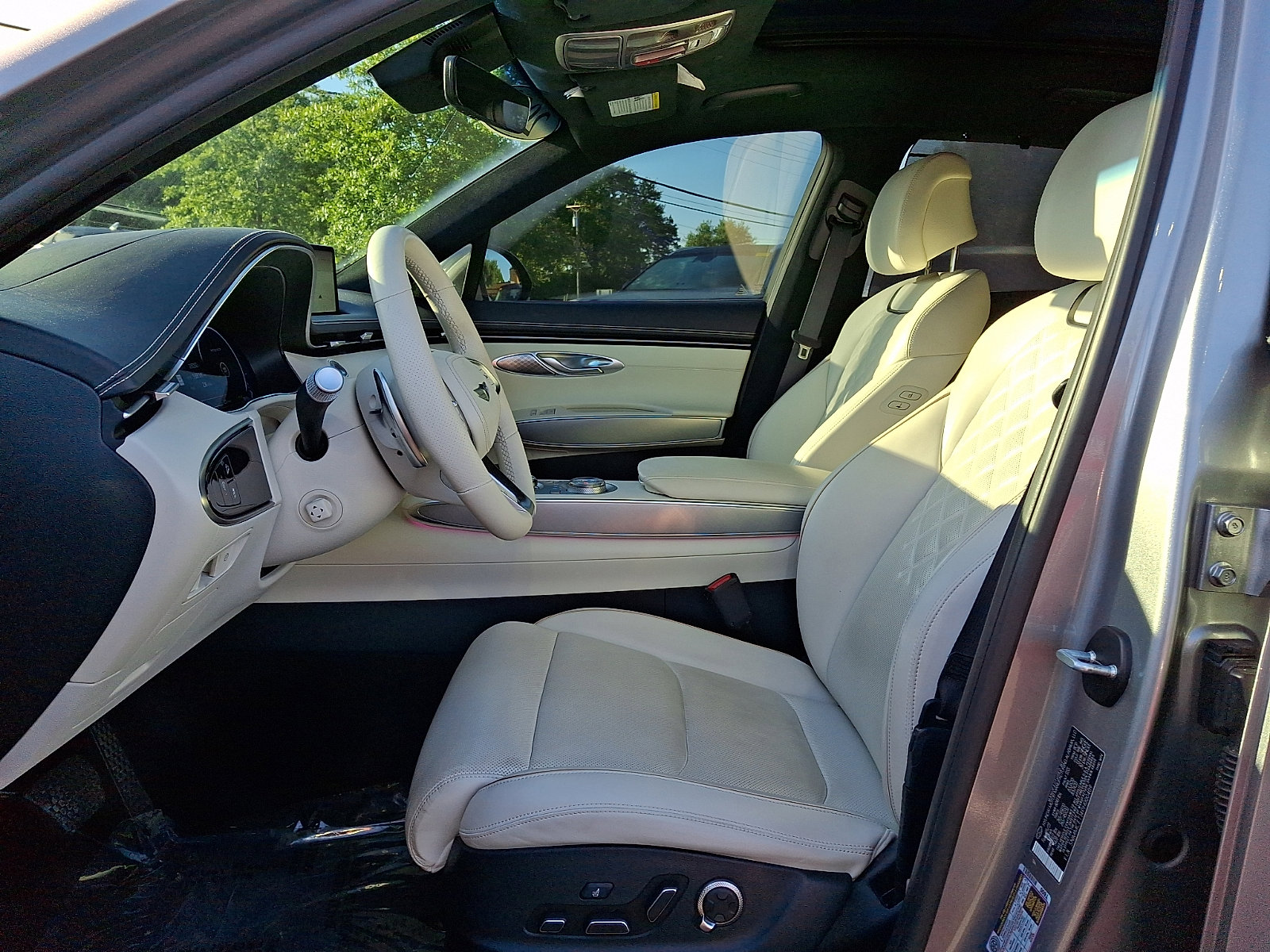 Certified 2023 Genesis Electrified GV70 w/ Prestige Package AWD/4WD image 14