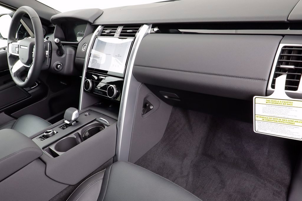 New 2025 Land Rover Discovery S AWD/4WD image 21