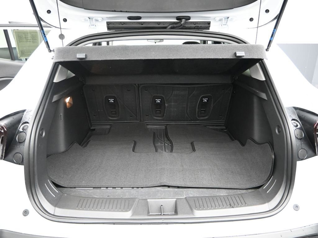 Used 2025 Chevrolet Trax ACTIV w/ Sunroof Package image 11