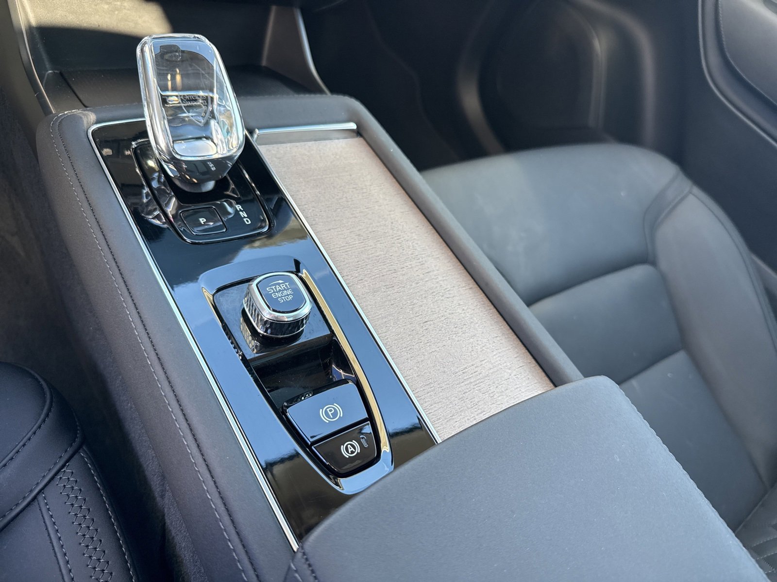 Certified 2025 Volvo XC90 B6 Plus image 21