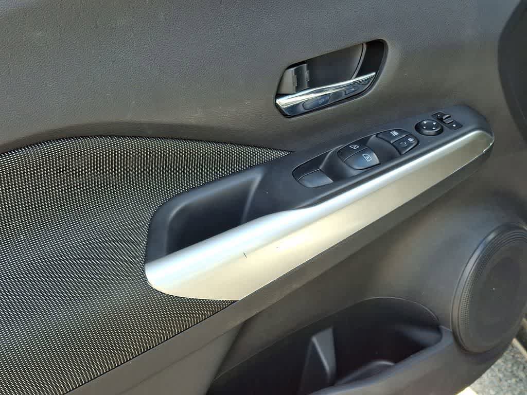 Used 2020 Nissan Kicks SV FWD image 12