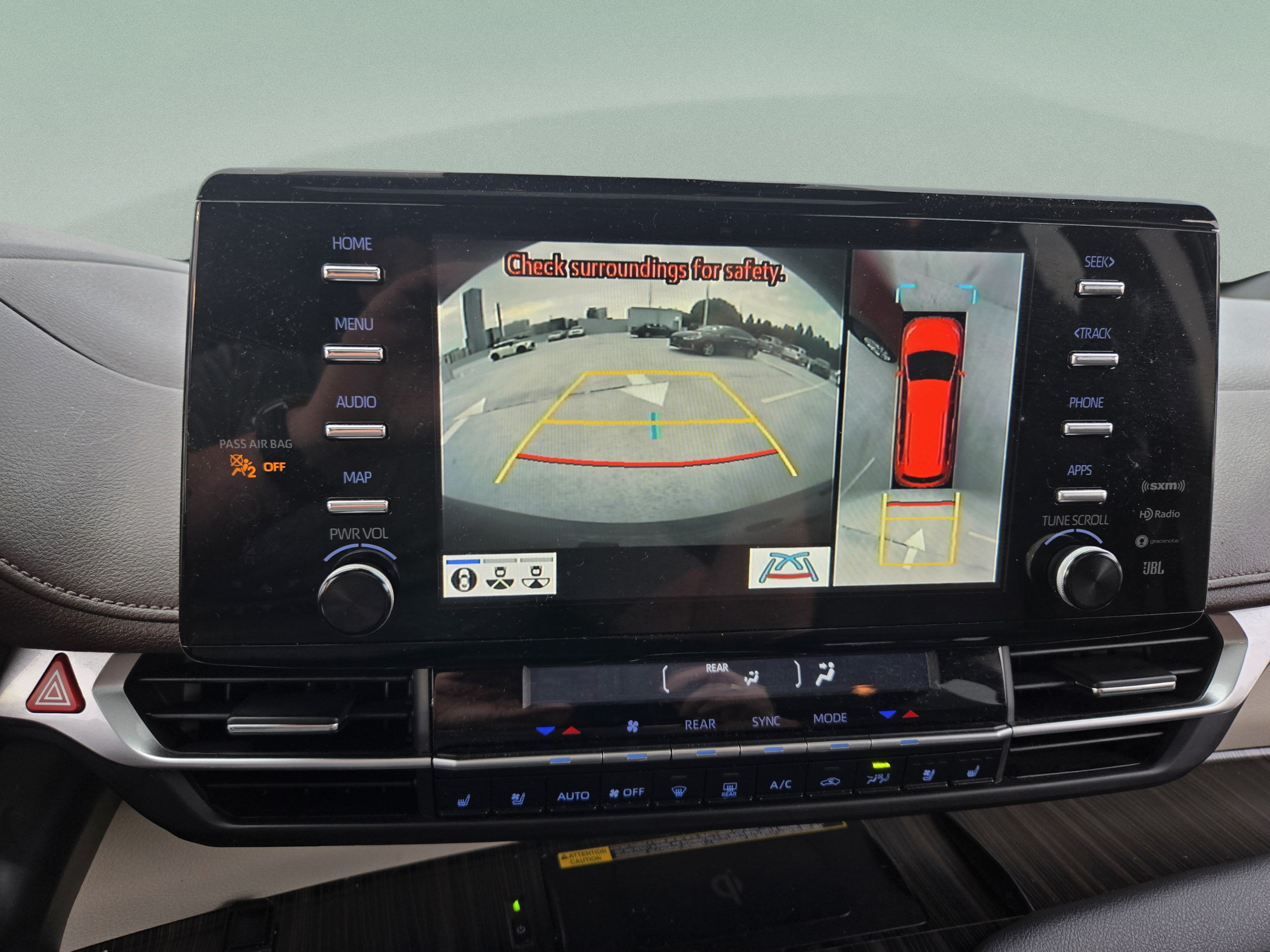 Used 2022 Toyota Sienna Platinum AWD/4WD image 16