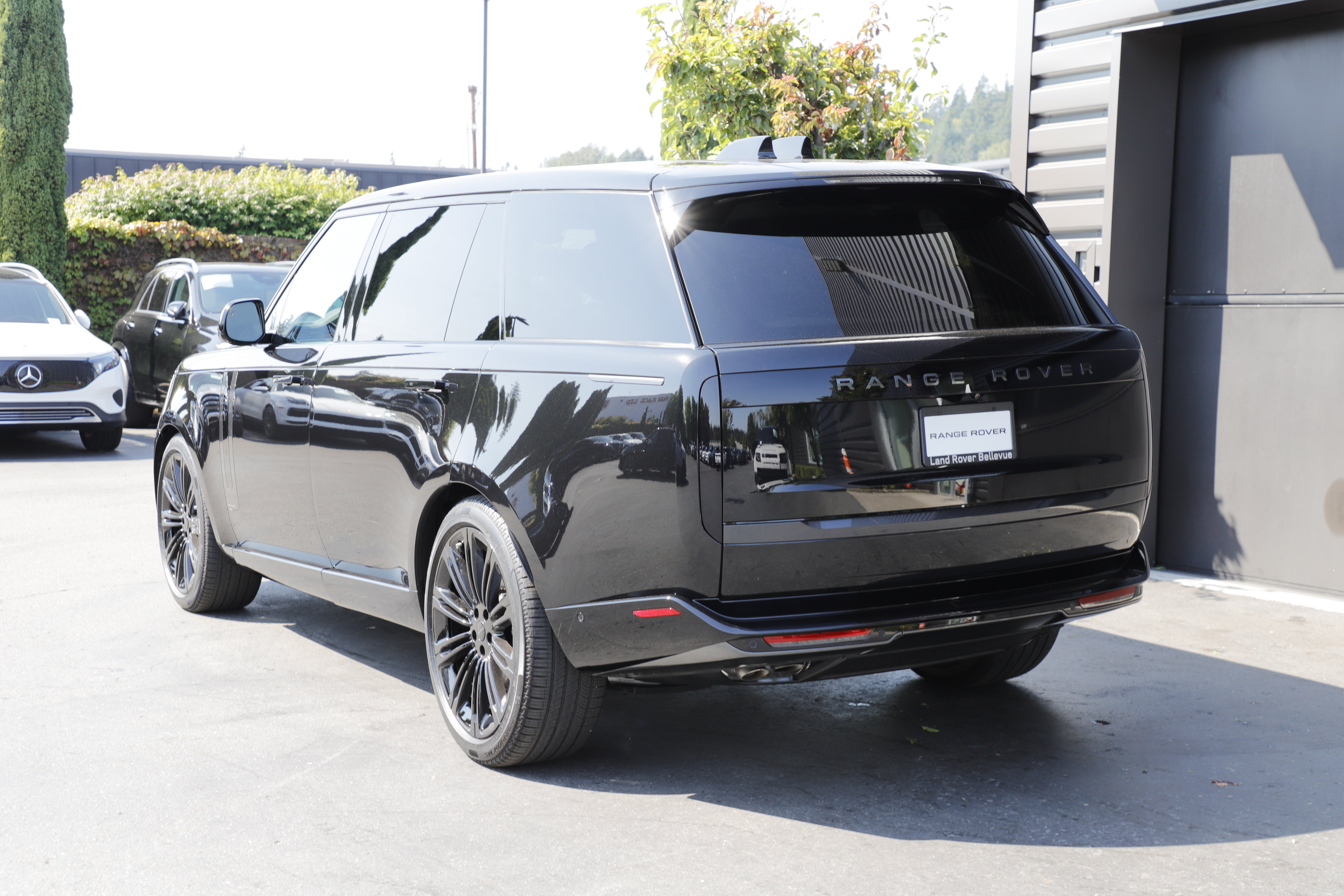 New 2026 Land Rover Range Rover Long Wheelbase Autobiography AWD/4WD image 4