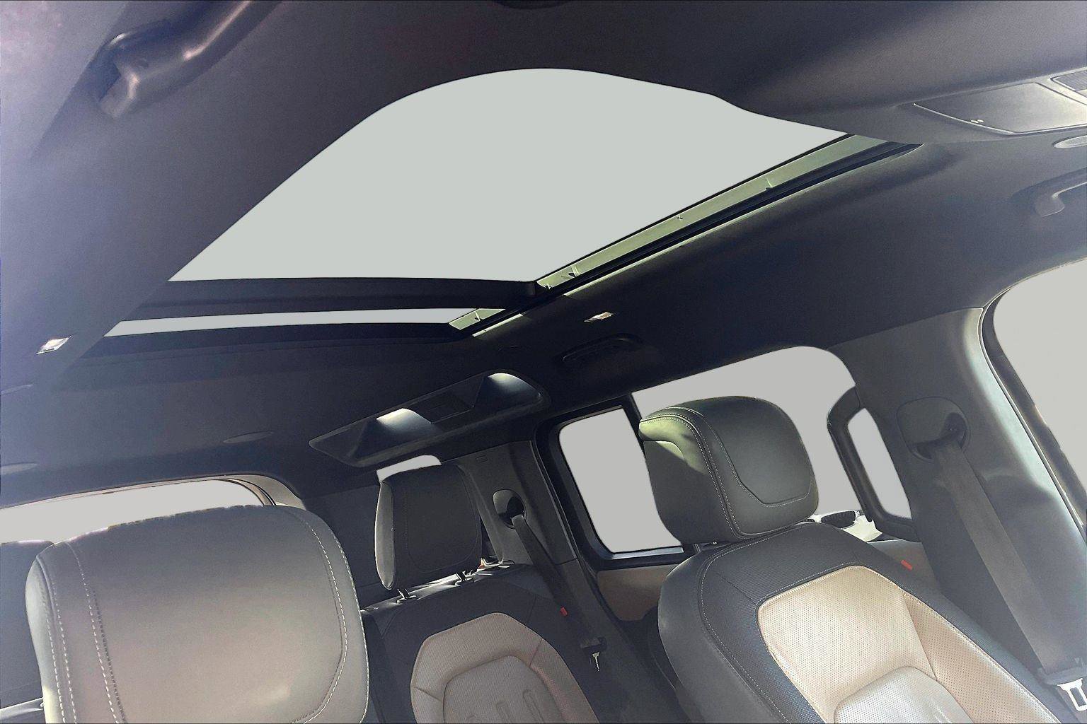 Used 2022 Land Rover Defender 110 X-Dynamic HSE AWD/4WD image 27