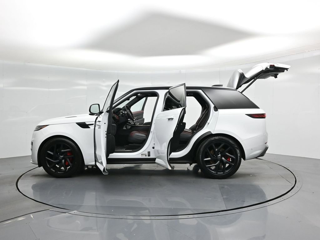 Used 2023 Land Rover Range Rover Sport SE Dynamic image 37