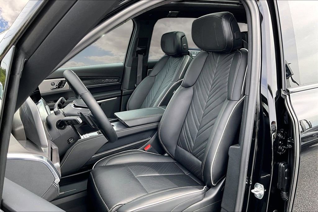 Certified 2026 Cadillac Vistiq Platinum w/ LPO, Floor Liner Package AWD/4WD image 21