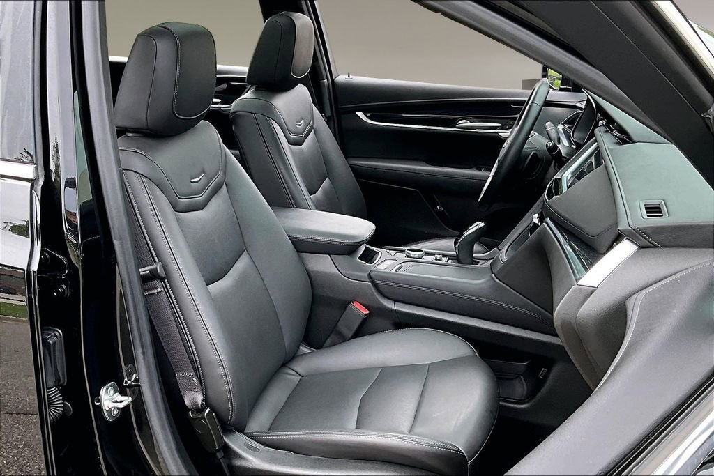 Certified 2025 Cadillac XT5 Premium Luxury FWD image 7