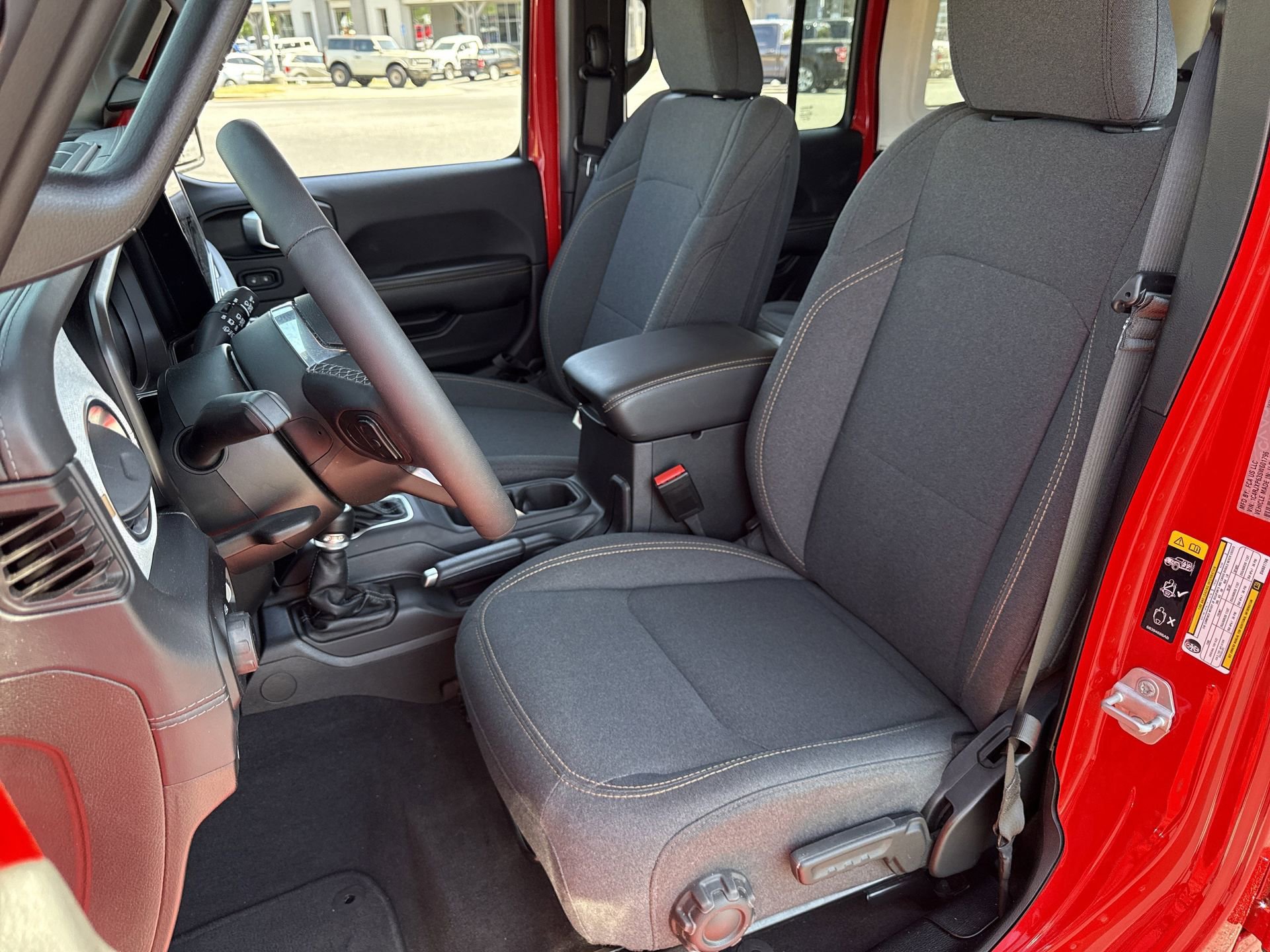 Used 2025 Jeep Wrangler Unlimited Sahara AWD/4WD image 13