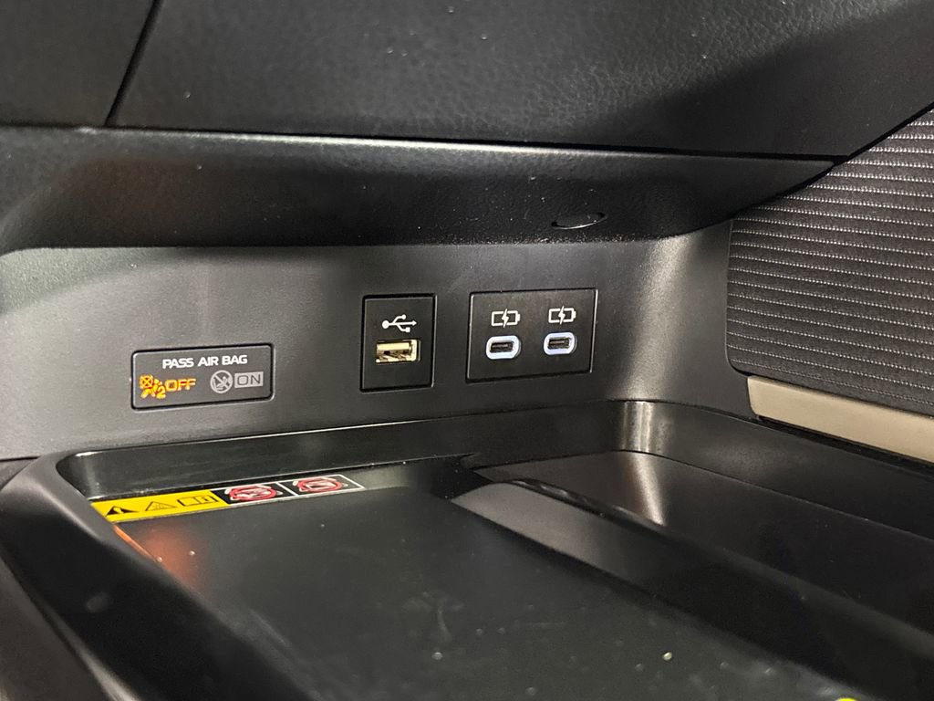 Used 2025 Toyota Camry SE w/ Convenience Package FWD image 22