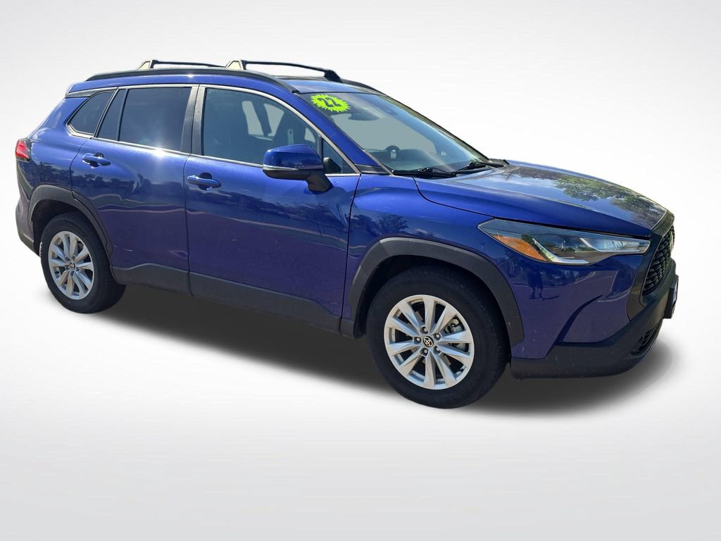 Used 2022 Toyota Corolla Cross LE w/ Moonroof Package AWD/4WD image 9