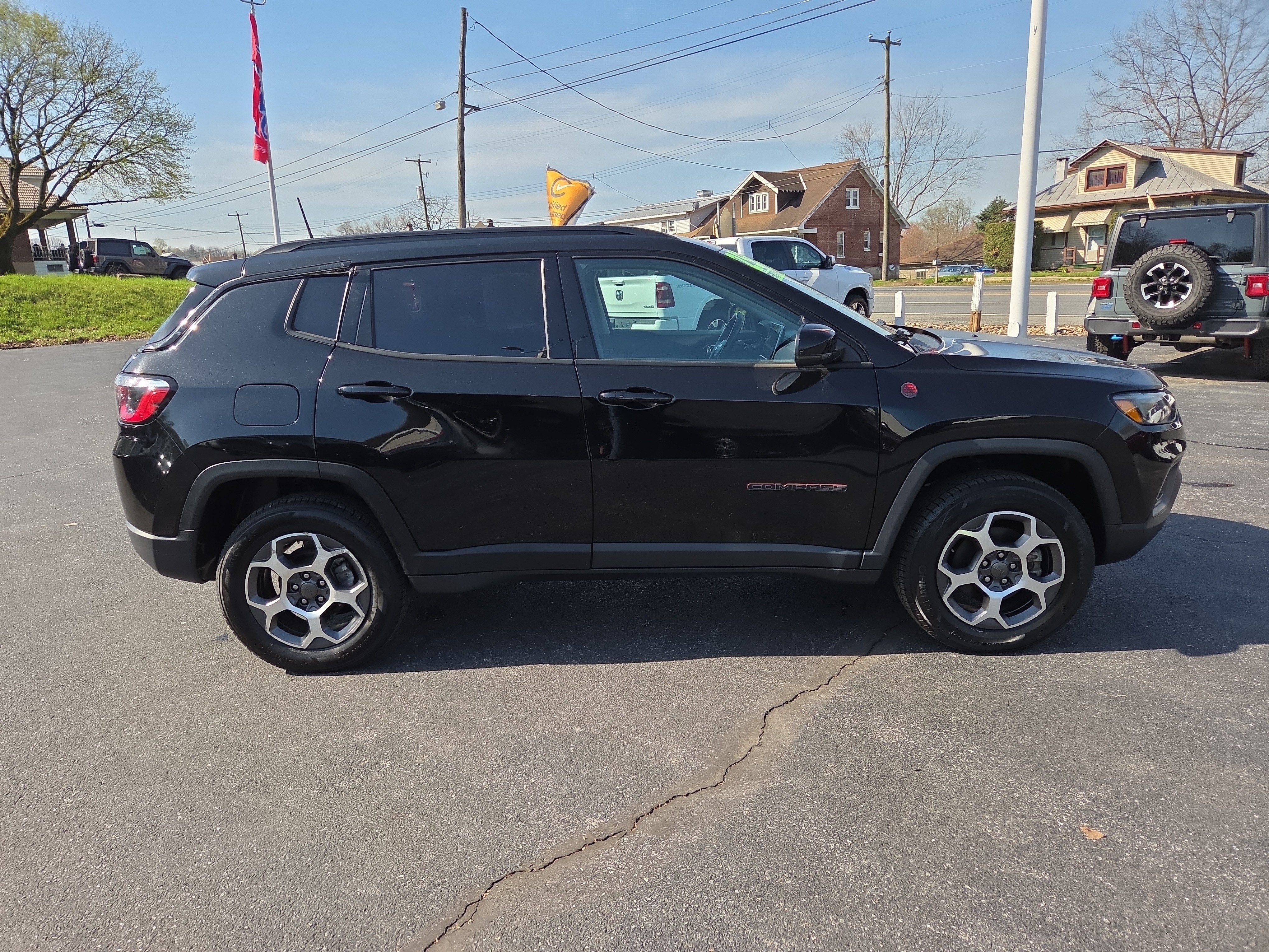 Certified 2022 Jeep Compass Trailhawk w/ Trailhawk Convenience Group AWD/4WD image 2