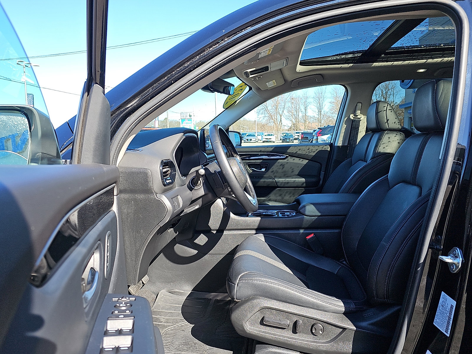 Used 2023 Honda Pilot Touring image 16