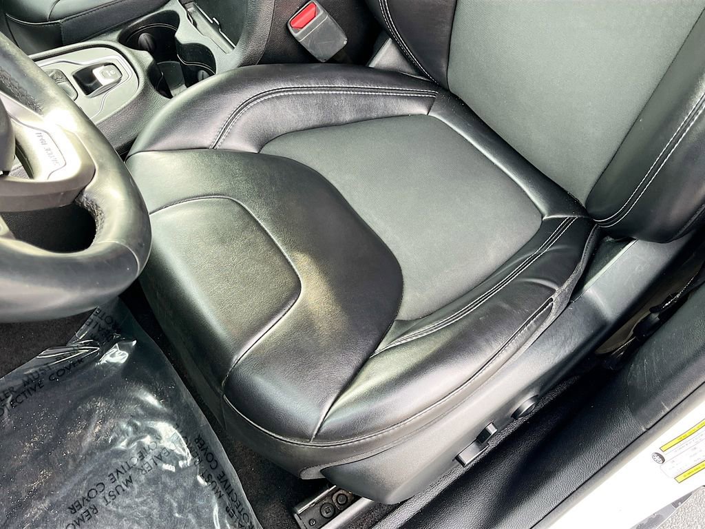 Certified 2019 Jeep Cherokee Latitude Plus image 18