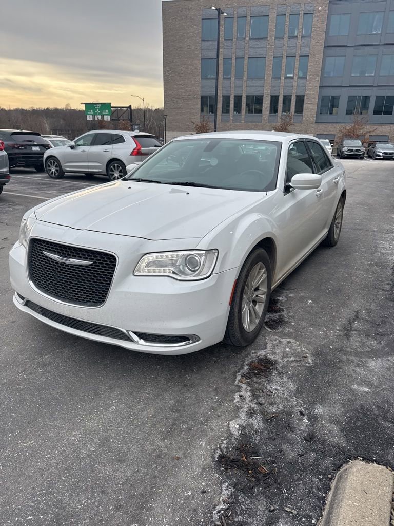 Used 2020 Chrysler 300 Touring L w/ Quick Order Package 2EF image 2