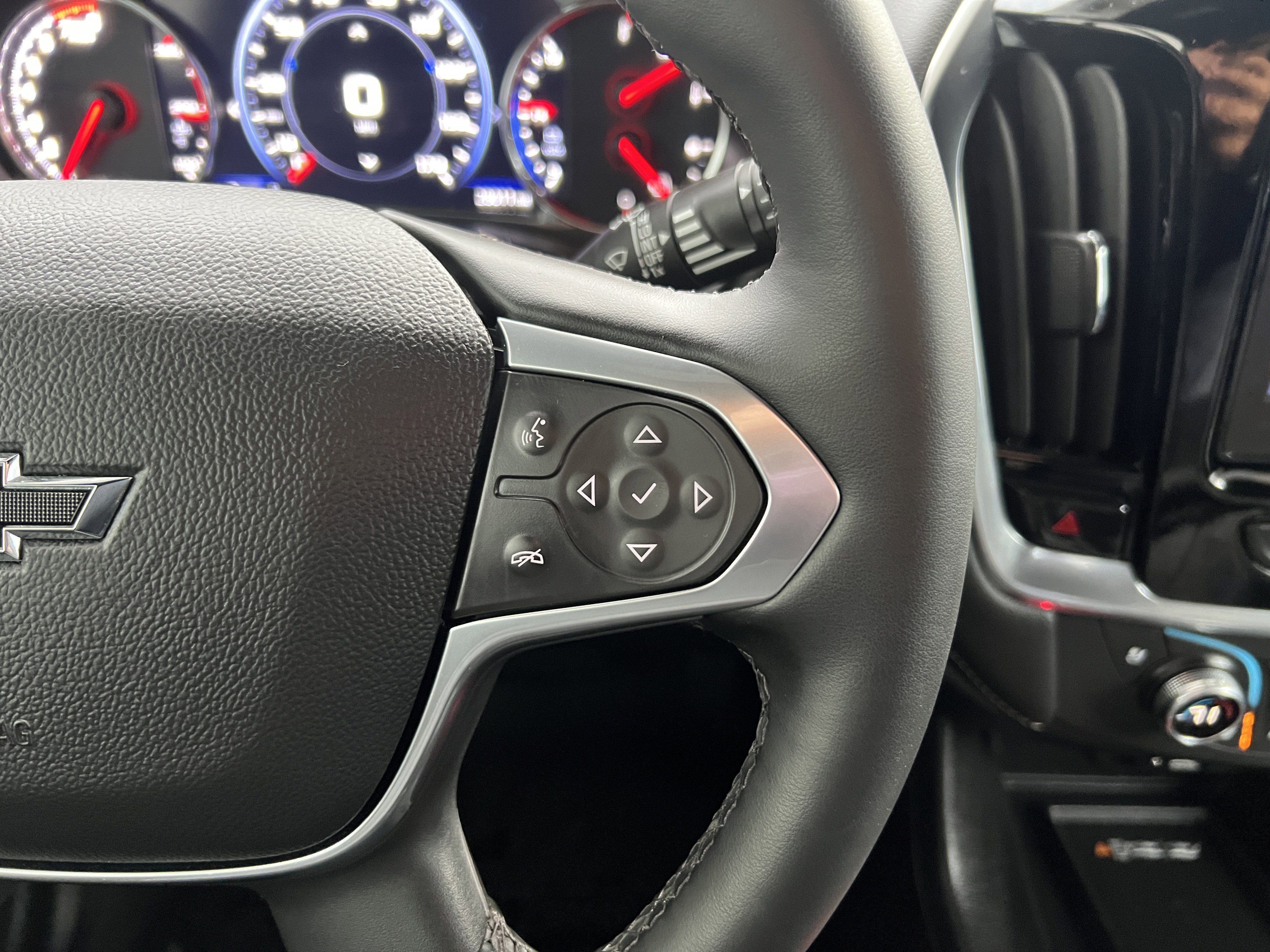 Used 2024 Chevrolet Traverse Premier w/ Redline Edition AWD/4WD image 32