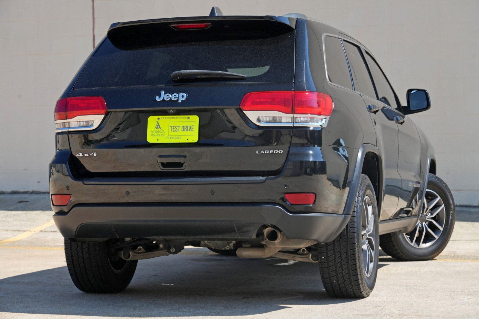 Used 2019 Jeep Grand Cherokee Laredo w/ 18" Wheel & 8.4" Radio Group AWD/4WD image 4