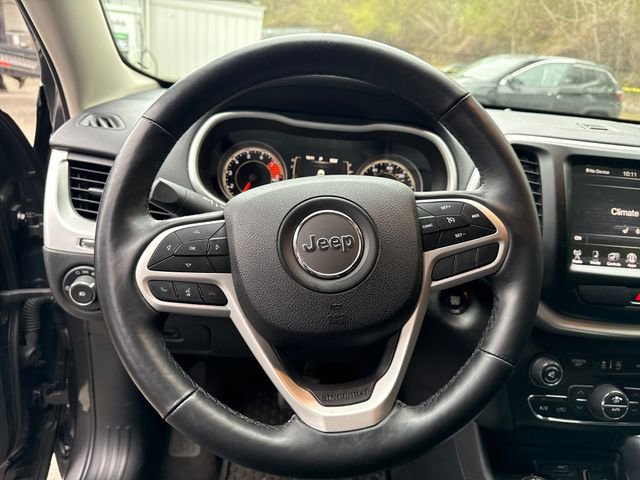 Used 2018 Jeep Cherokee Latitude Plus w/ Comfort/Convenience Group image 20